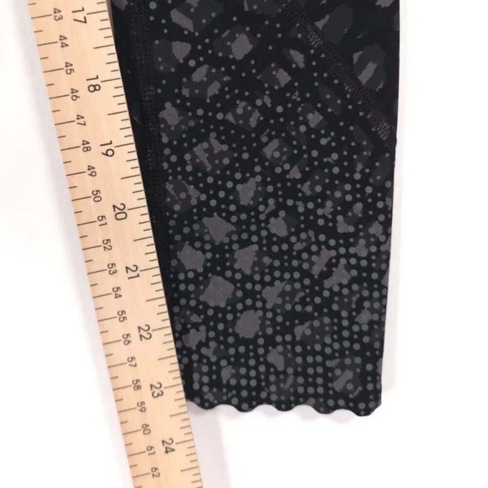 Lululemon Women's Leggings Reflective Patterned‎ Black Size 4